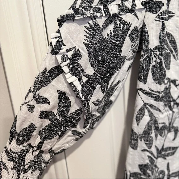 G by Giuliana Monochrome Floral Top with Ruffle Accents - Picture 3 of 8